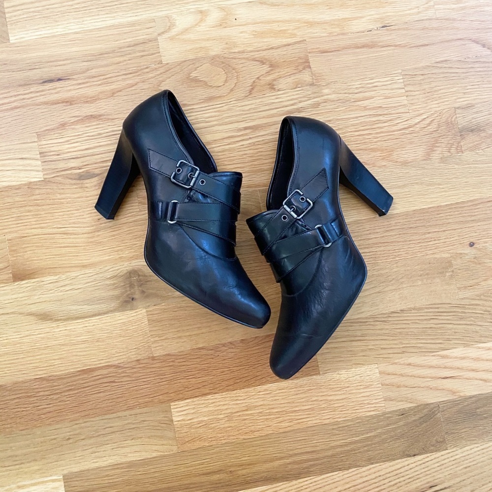 Simply Vera Vera Wang Black Leather Strap Booties
